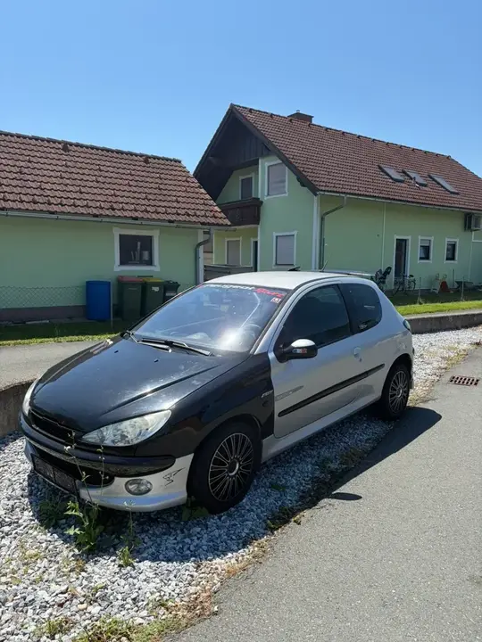 Peugeot 206 2002 photo 2