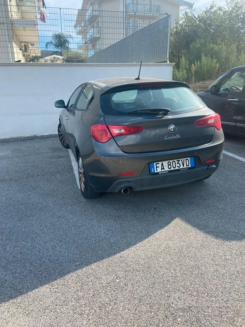 Alfa Romeo Giulietta 2015 photo 2