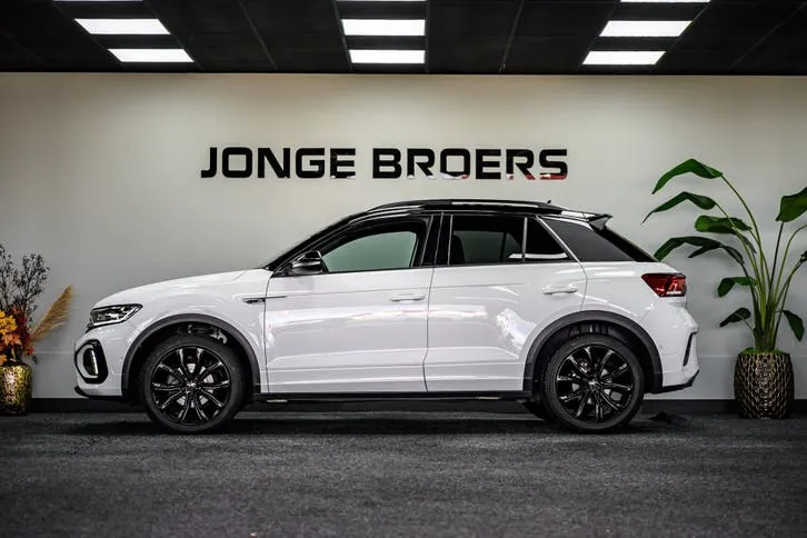 Volkswagen T-Roc 2023 photo 2