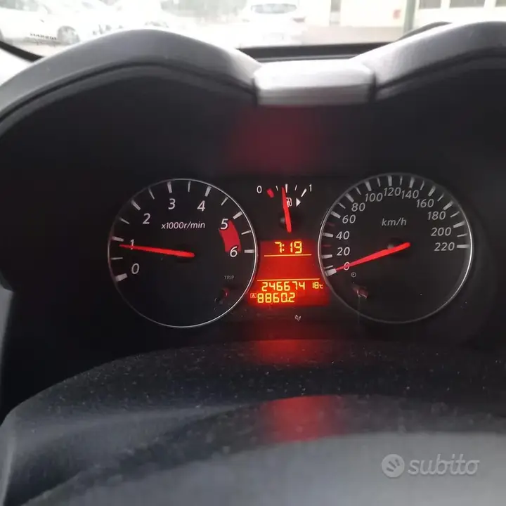 Nissan Note 2009 photo 4