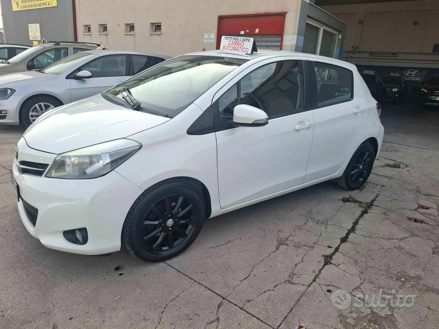 Toyota Yaris 2012 photo 2