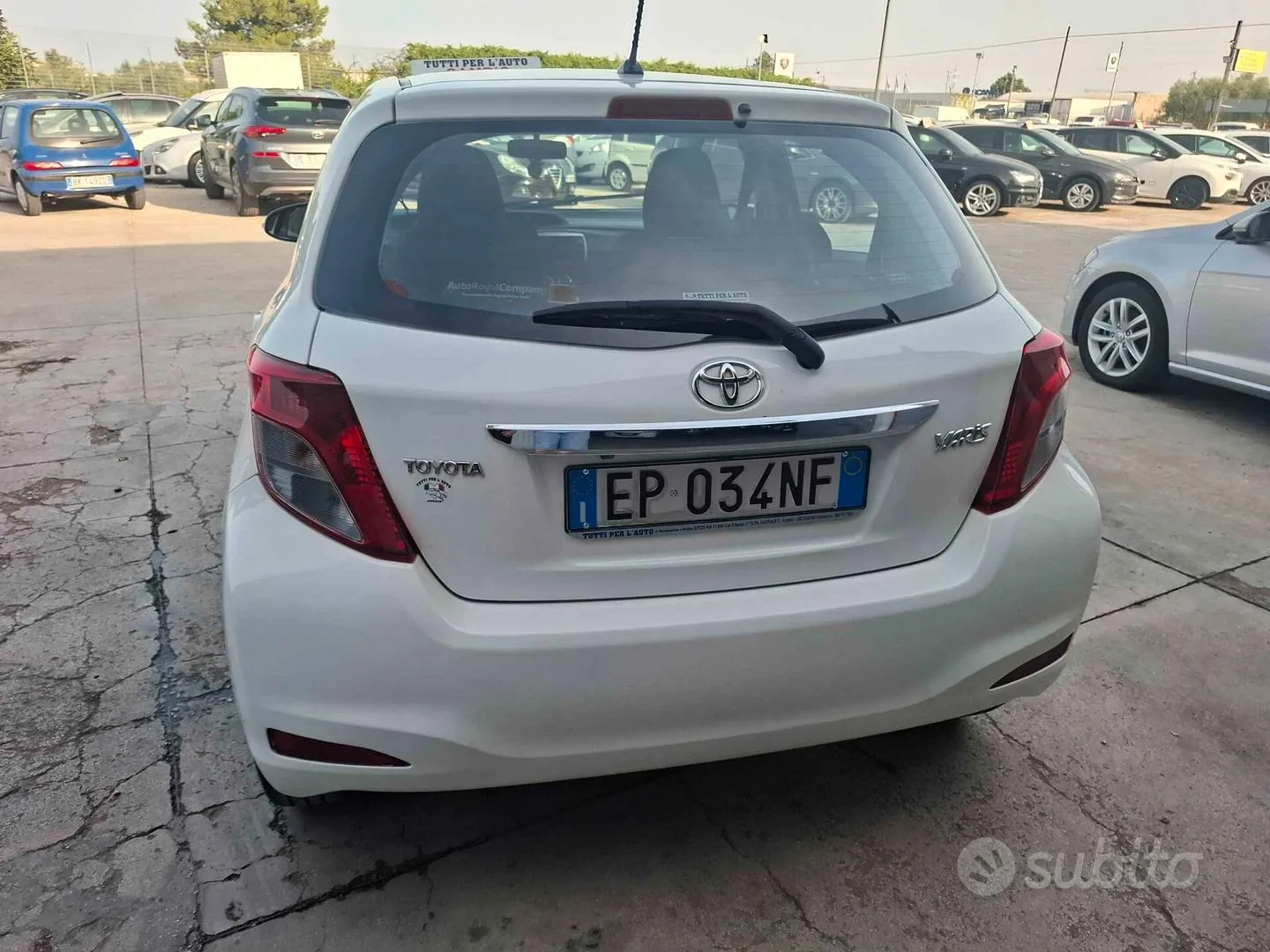 Toyota Yaris 2012 photo 3