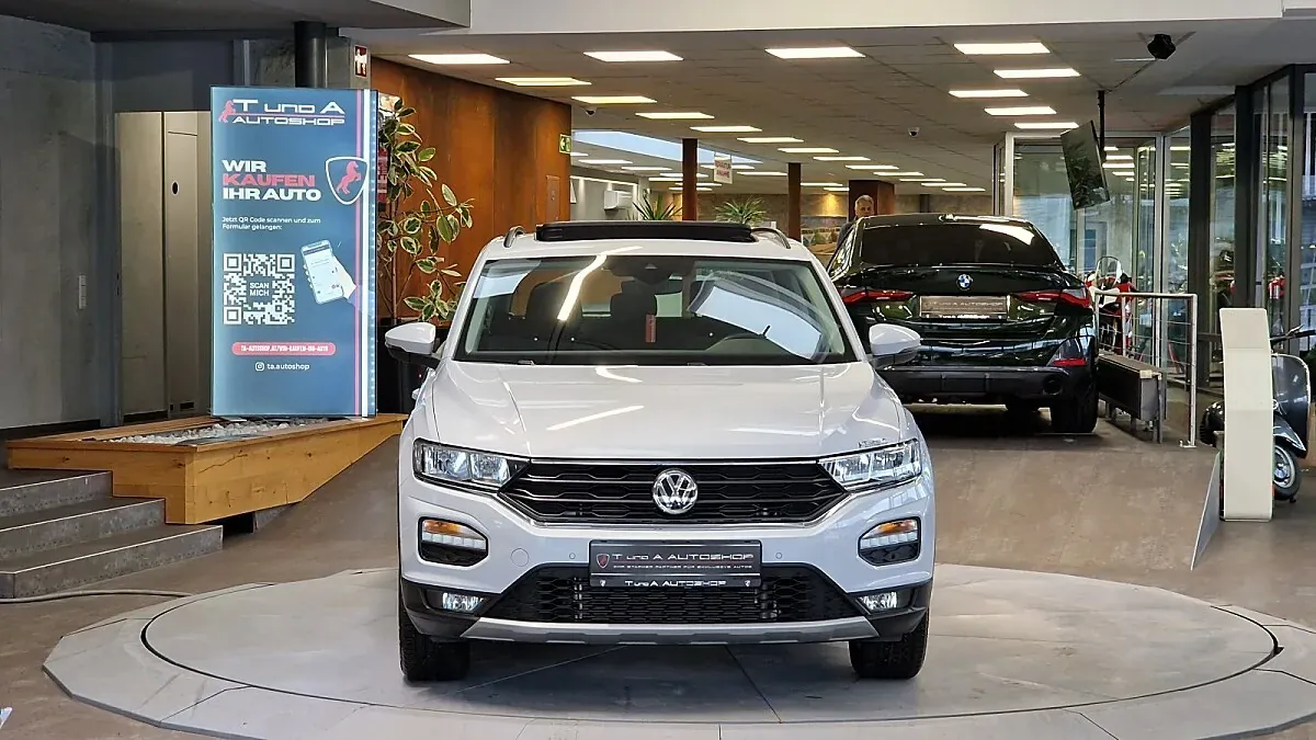Volkswagen T-Roc 2020 photo 2