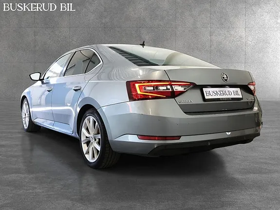 Skoda Superb 2016 photo 2
