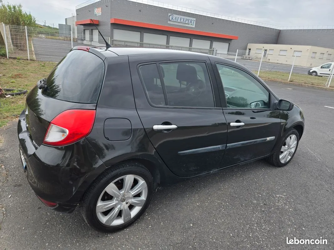 Renault Clio 2006 photo 2