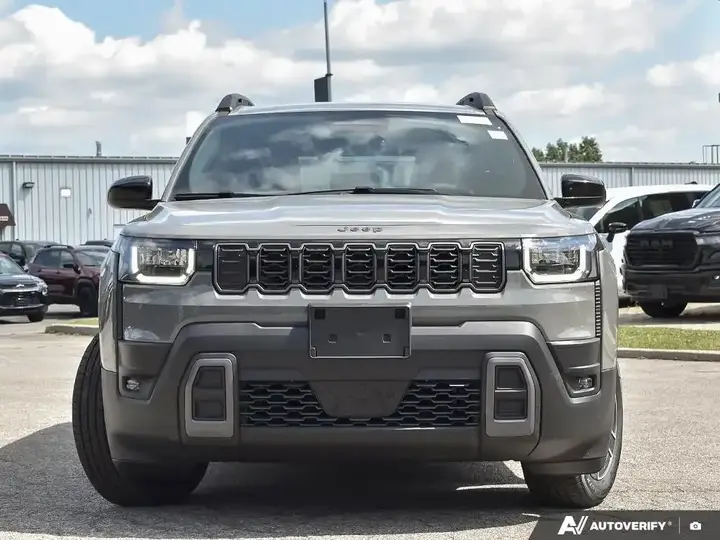 Jeep Cherokee 2026 photo 2