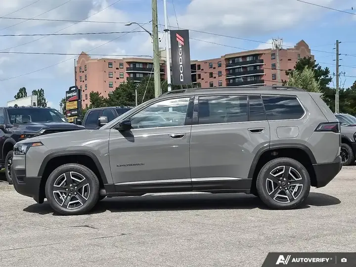 Jeep Cherokee 2026 photo 3