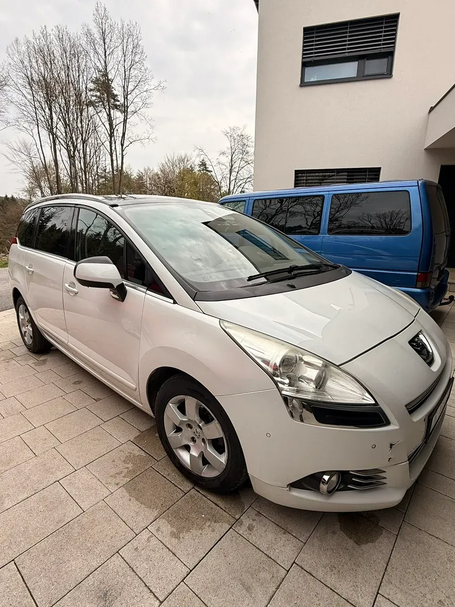 Peugeot 5008 2013 photo 2