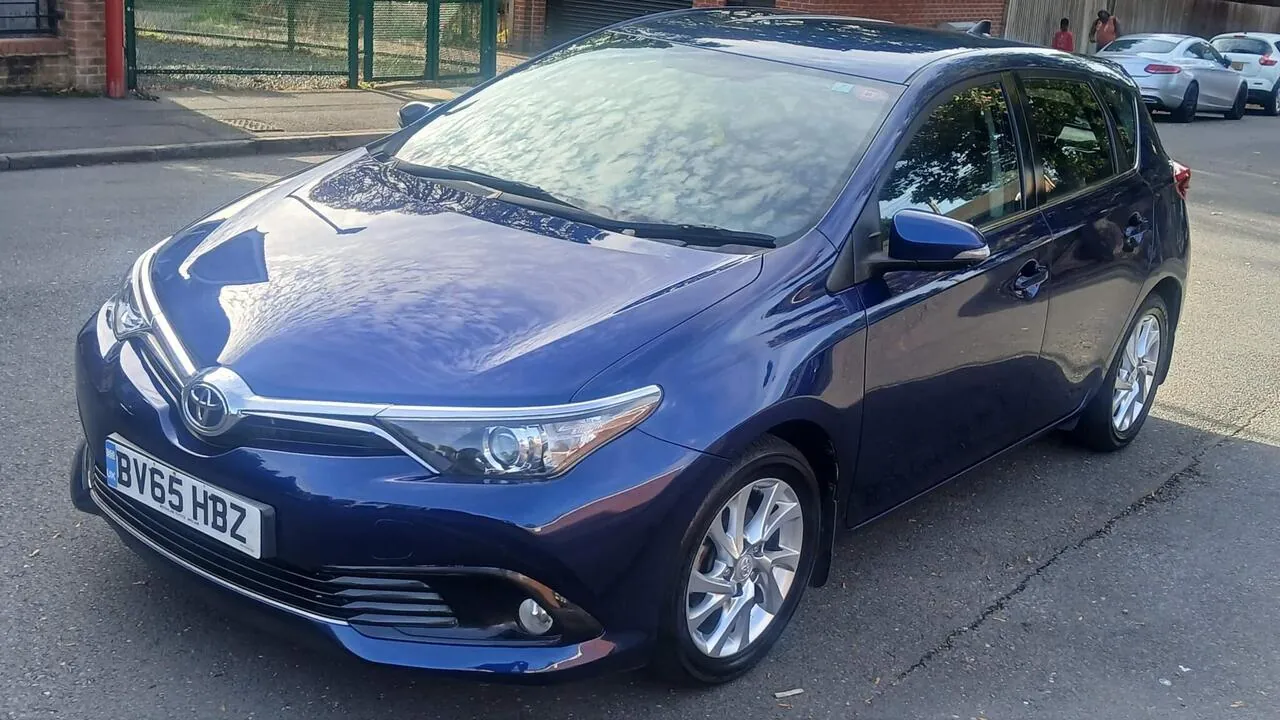 Toyota Auris 2015 photo 3