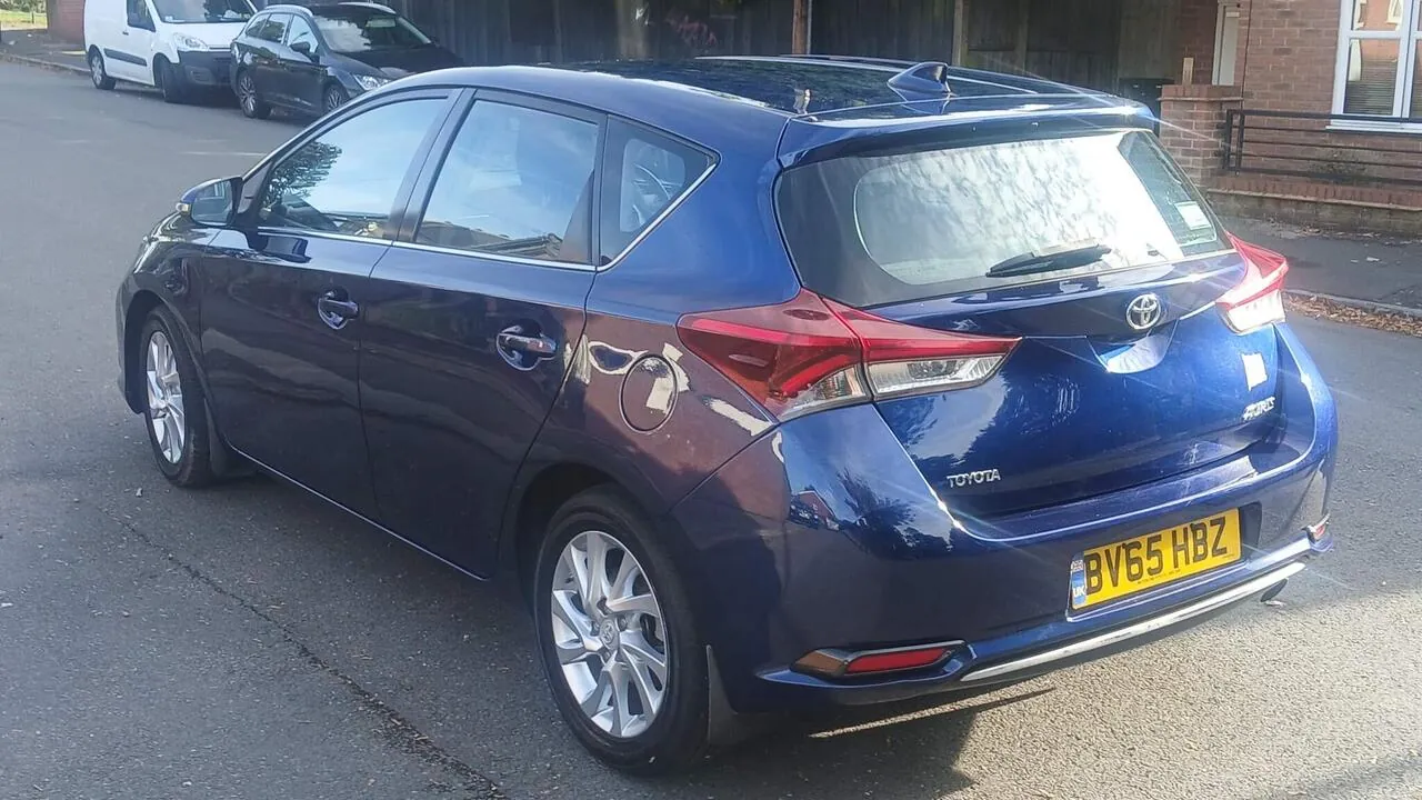 Toyota Auris 2015 photo 5