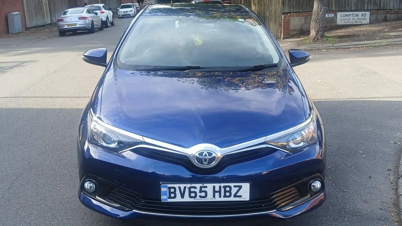 Toyota Auris 2015 photo 2