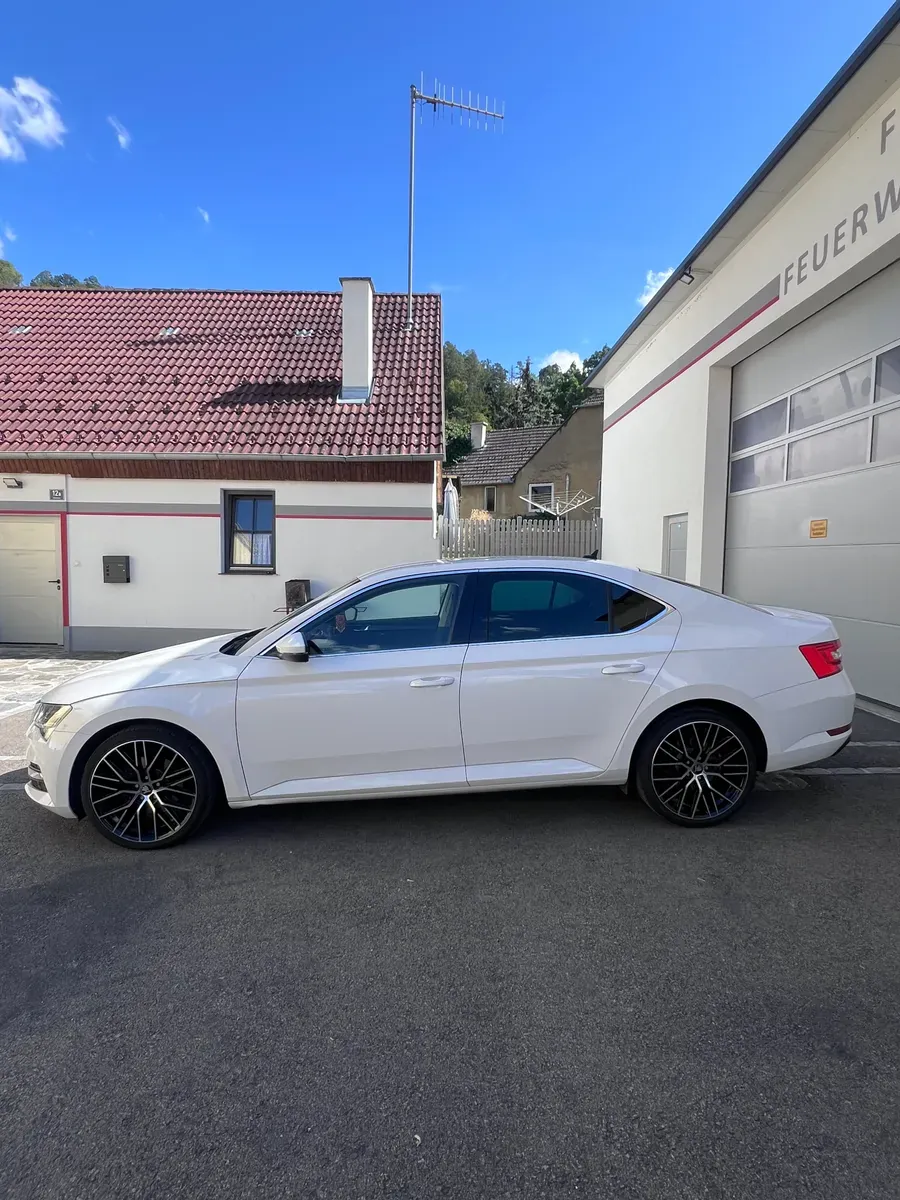 Skoda Superb 2020 photo 2