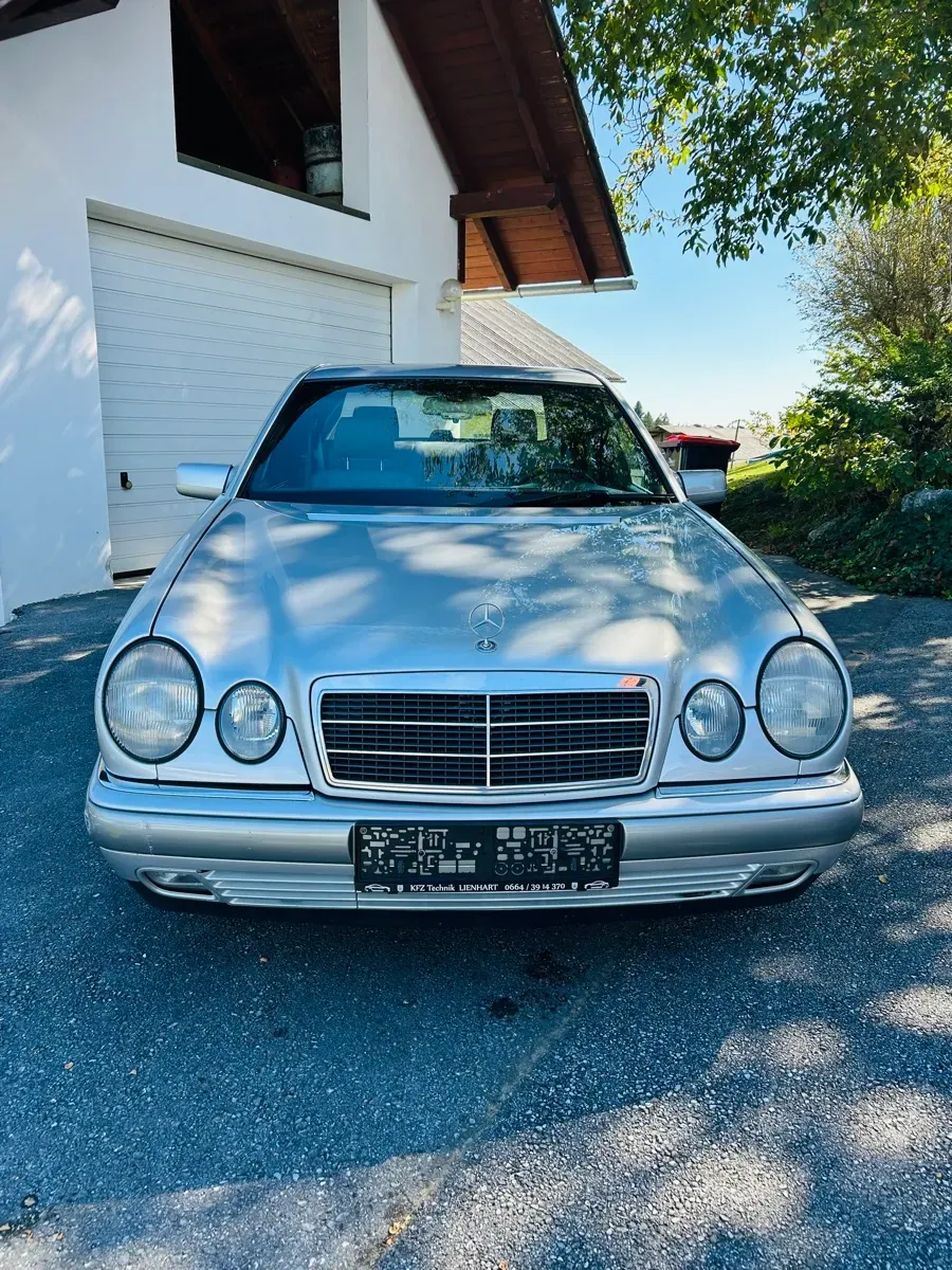 Mercedes-Benz E-Class 1996 photo 2