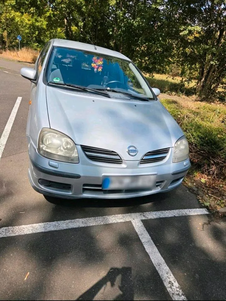 Nissan Almera Tino