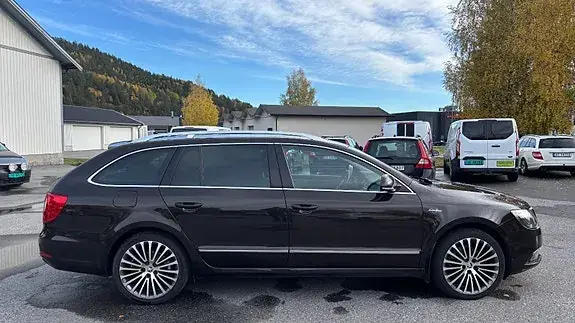 Skoda Superb 2014 photo 2