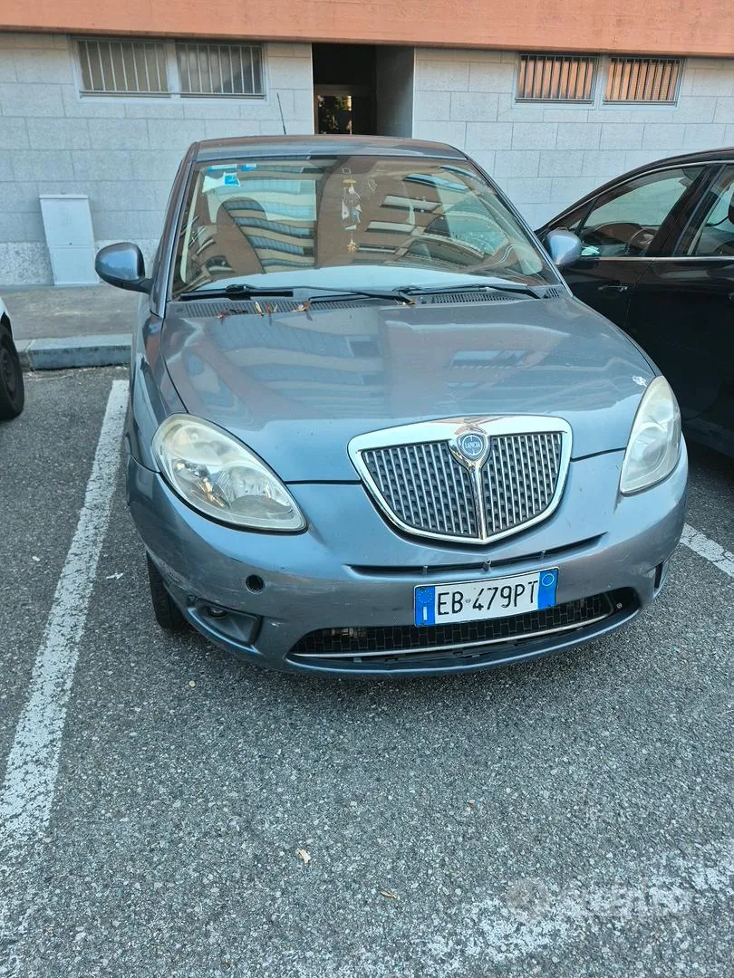 Lancia Y