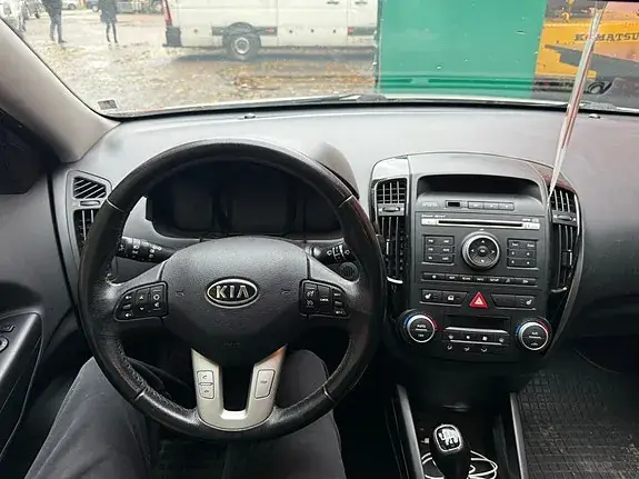 Kia Ceed 2012 photo 4