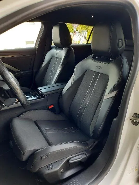 Opel Astra 2023 photo 3