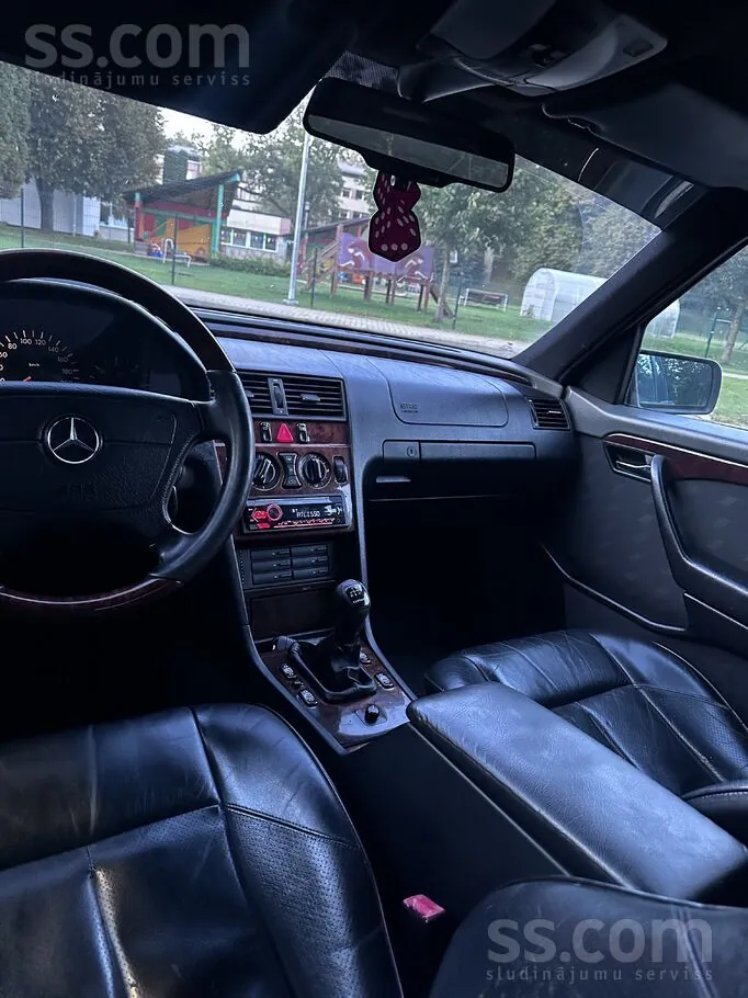 Mercedes-Benz C250 1996 photo 5