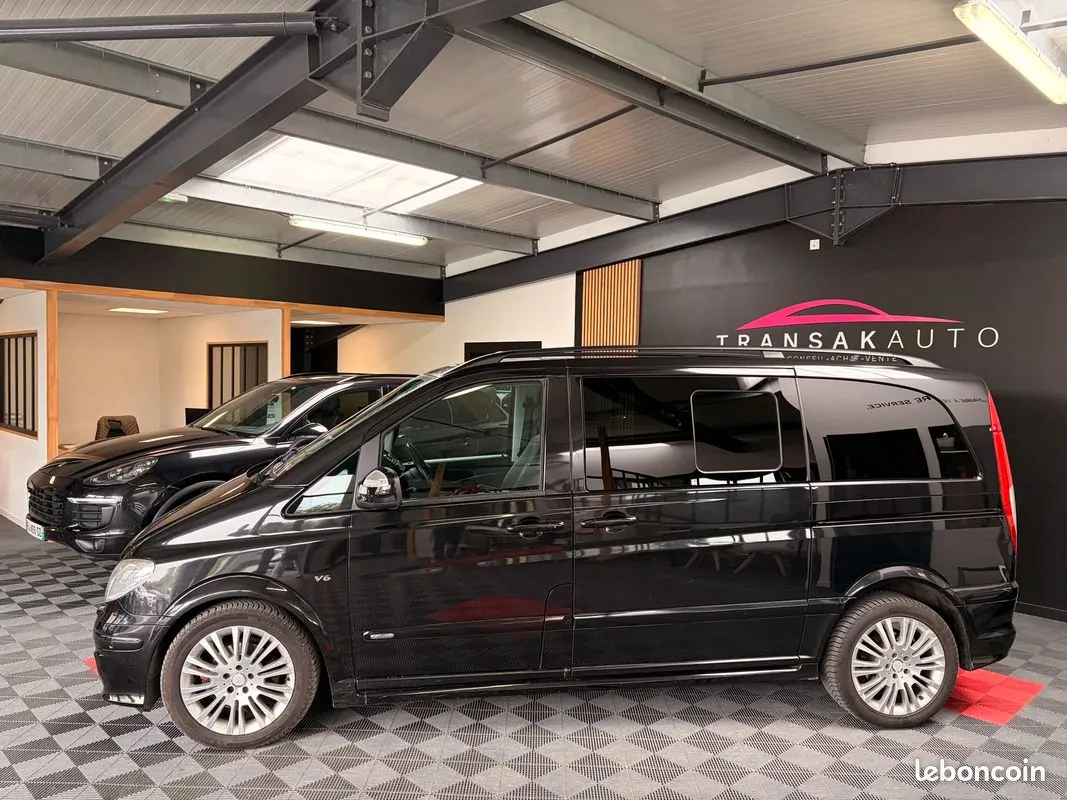 Mercedes-Benz Viano 2009 photo 2