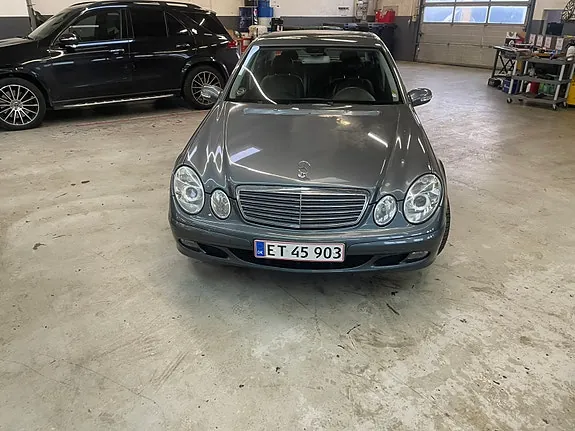 Mercedes-Benz E220 2005 photo 4