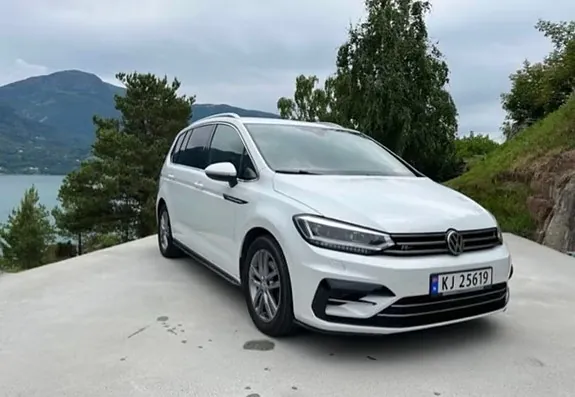 Volkswagen Touran 2017 photo 2