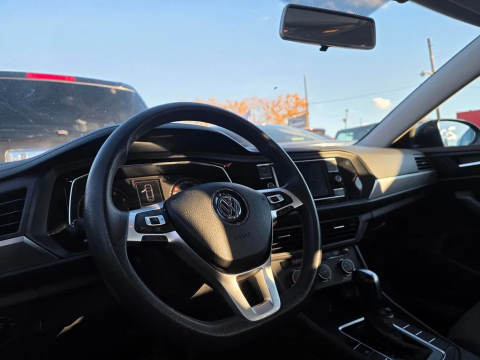 Volkswagen Jetta 2019 photo 3
