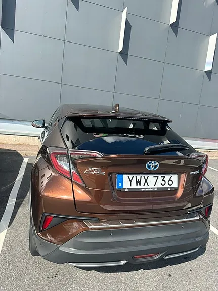 Toyota C-Hr 2017 photo 2