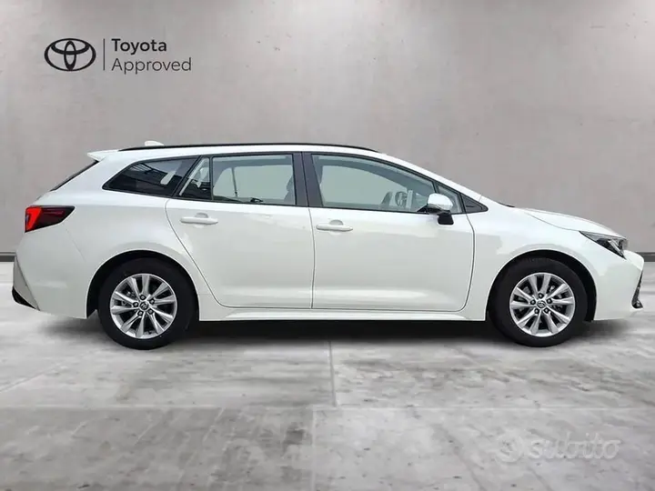 Toyota Corolla Touring Sports 2024 photo 3