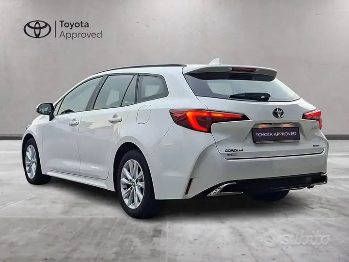 Toyota Corolla Touring Sports 2024 photo 2