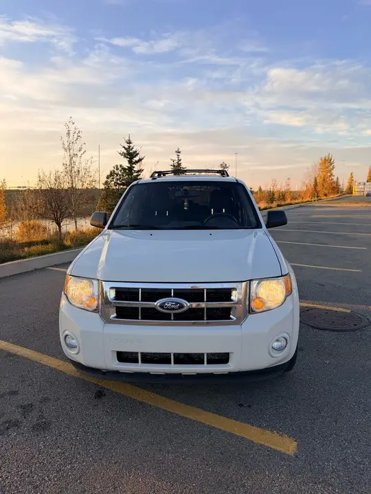 Ford Escape 2012 photo 2