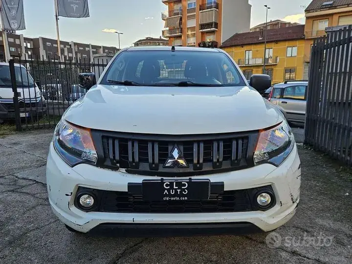 Mitsubishi L200 2017 photo 2