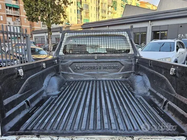 Mitsubishi L200 2017 photo 4