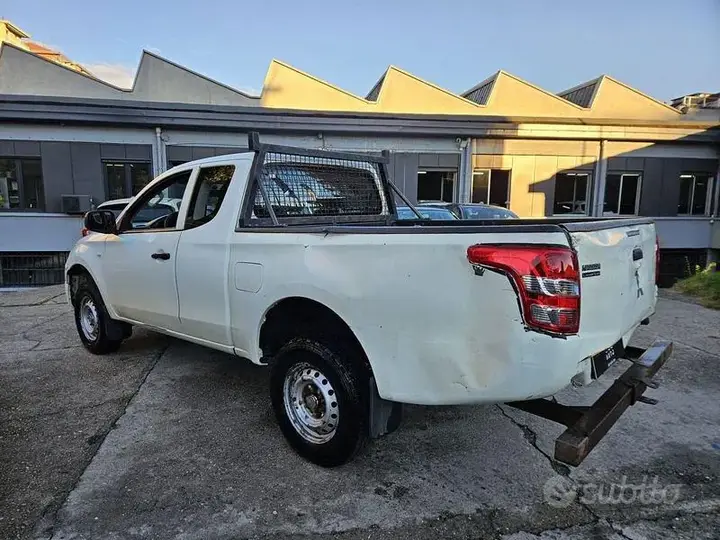 Mitsubishi L200 2017 photo 5