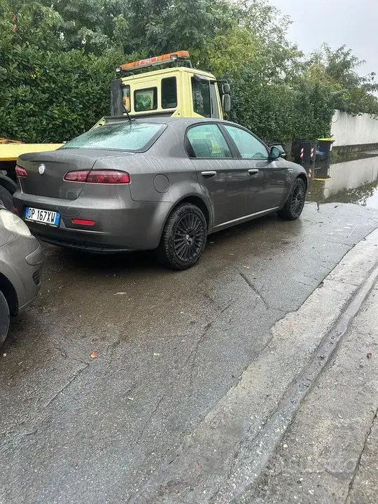 Alfa Romeo 159 2008 photo 2