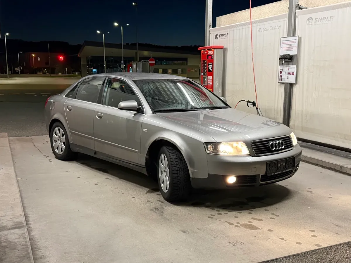 Audi A4 2004 photo 2