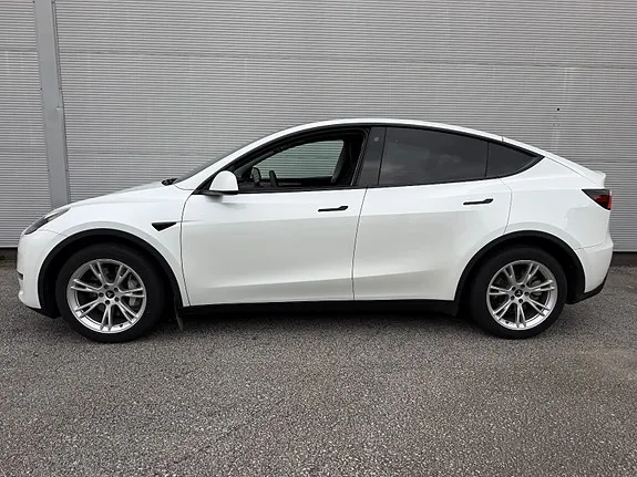 Tesla Model Y 2023 photo 2