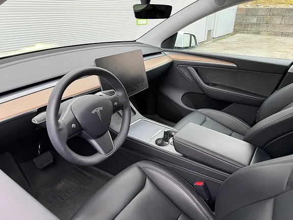 Tesla Model Y 2023 photo 5