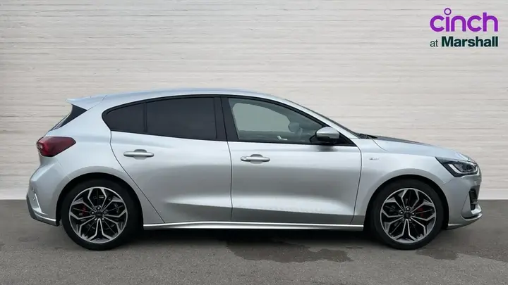 Ford Focus 2023 photo 2