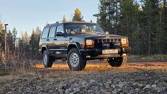 Jeep Cherokee 1999 photo 2