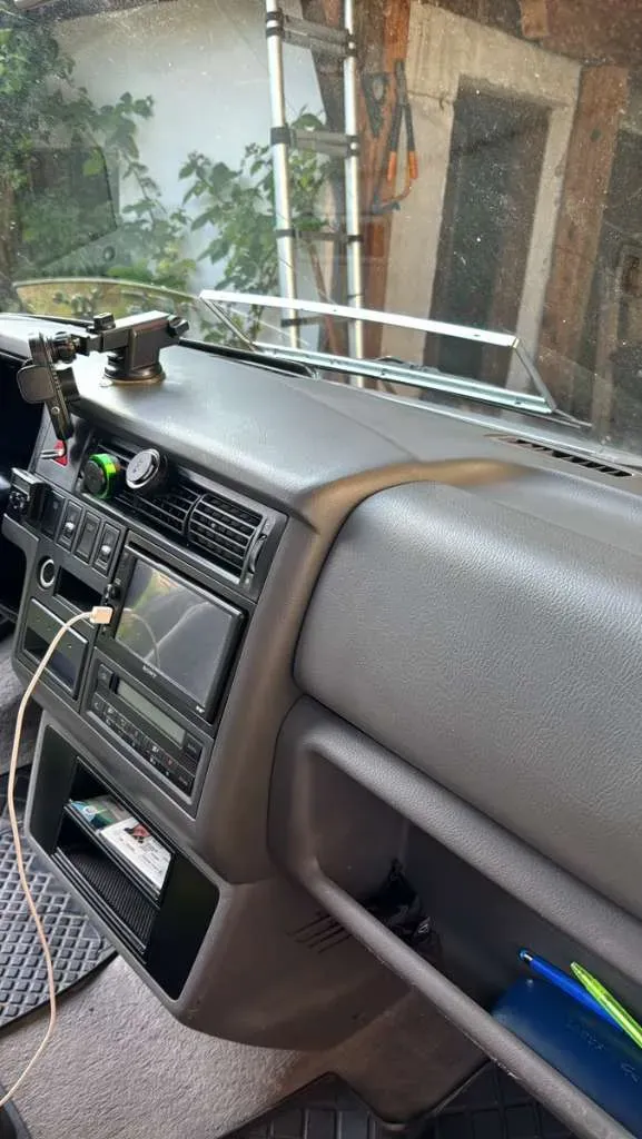 Volkswagen T4 2001 photo 2
