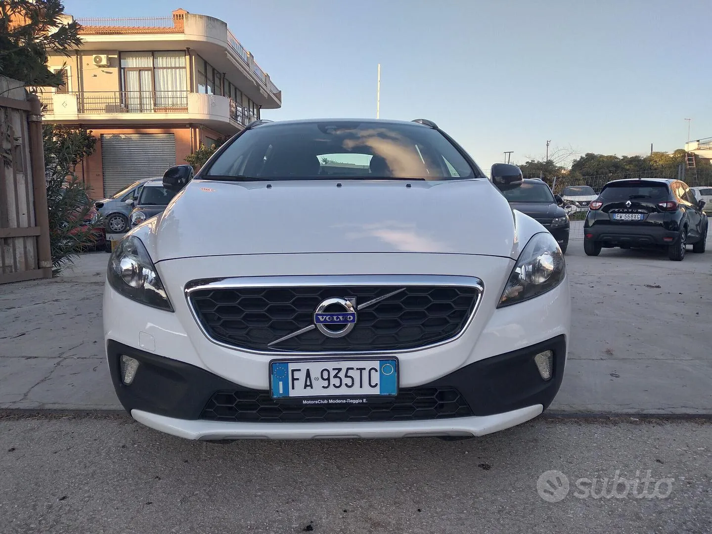 Volvo V40 2015 photo 2