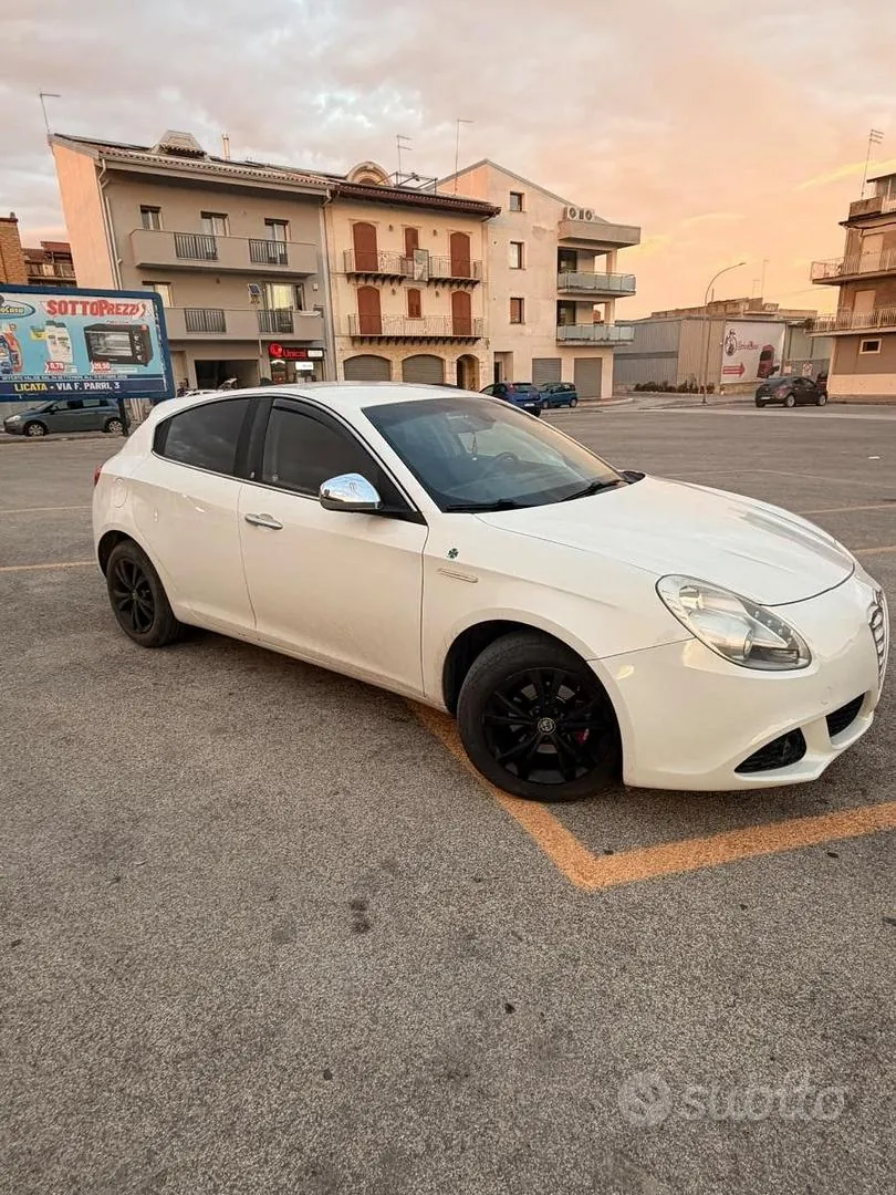 Alfa Romeo Giulietta 2011 photo 2