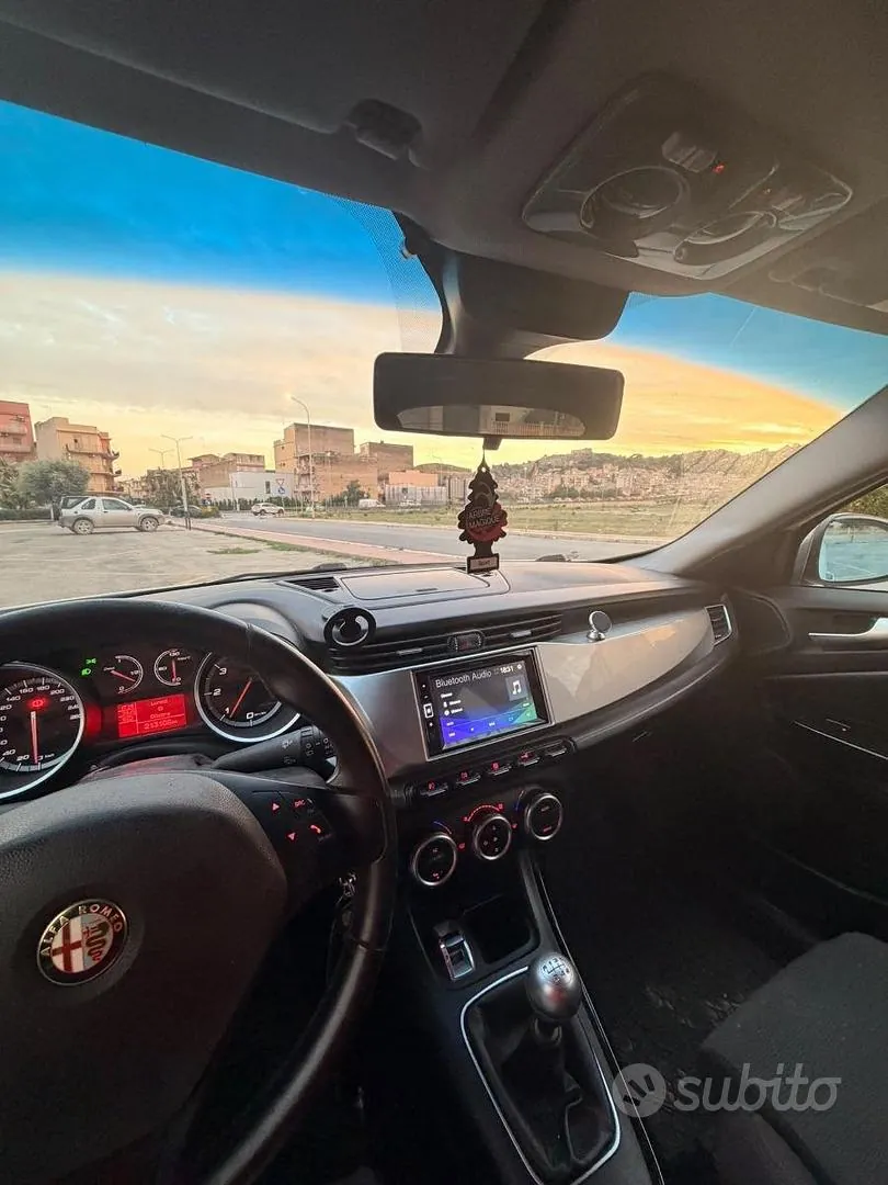 Alfa Romeo Giulietta 2011 photo 5