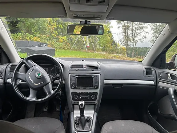 Skoda Octavia 2012 photo 3