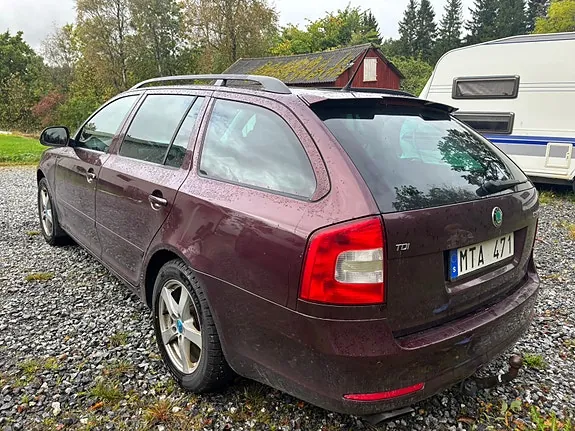 Skoda Octavia 2012 photo 4