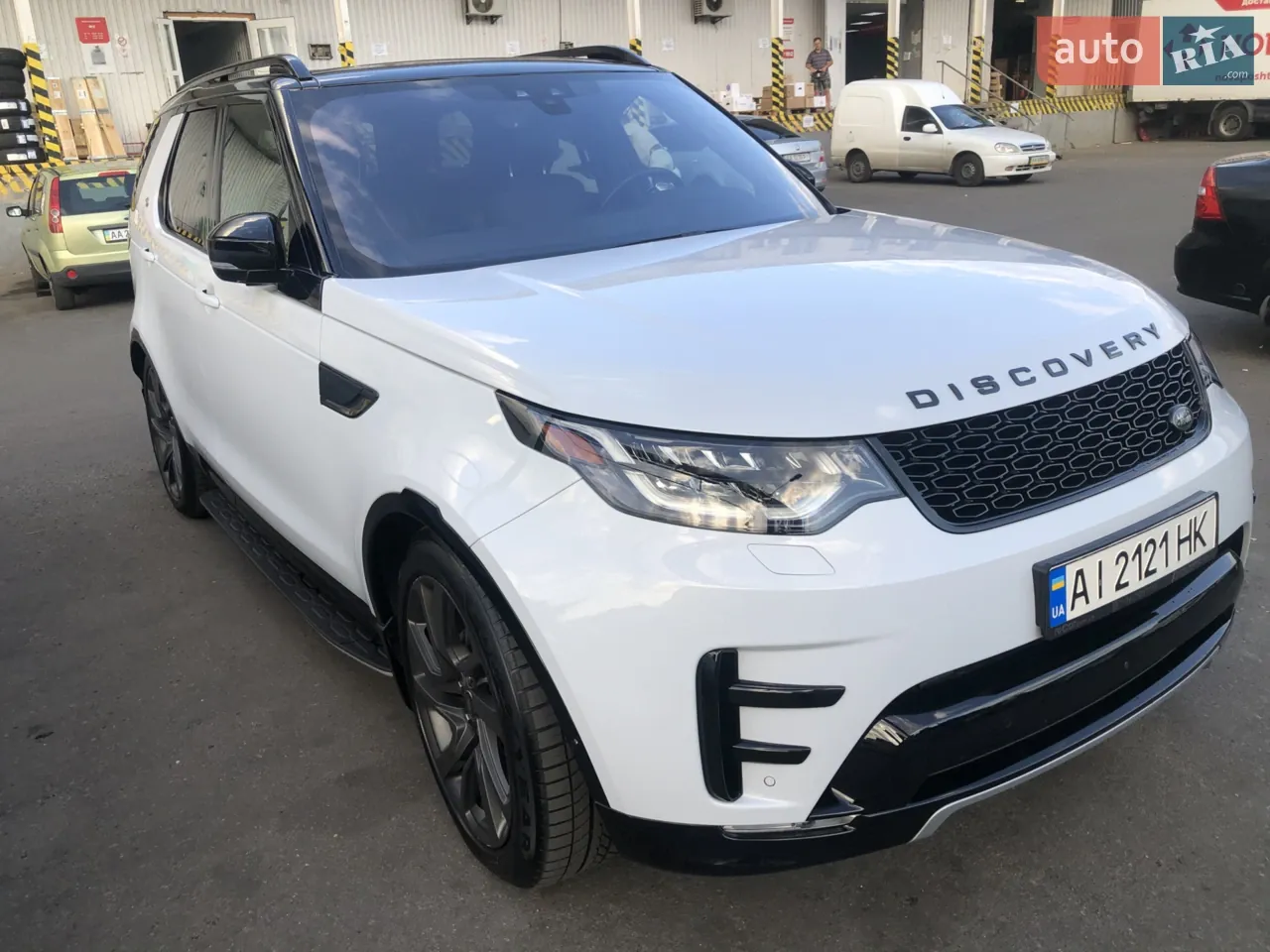 Land Rover Discovery 2017 photo 2