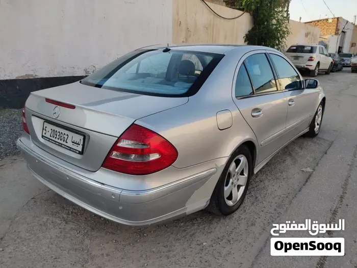 Mercedes-Benz E-Class 2004 photo 2