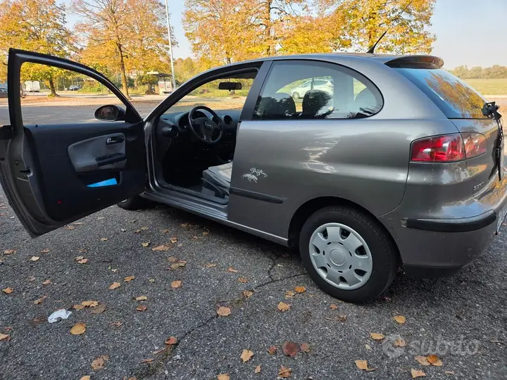 Seat Ibiza 2003 photo 2