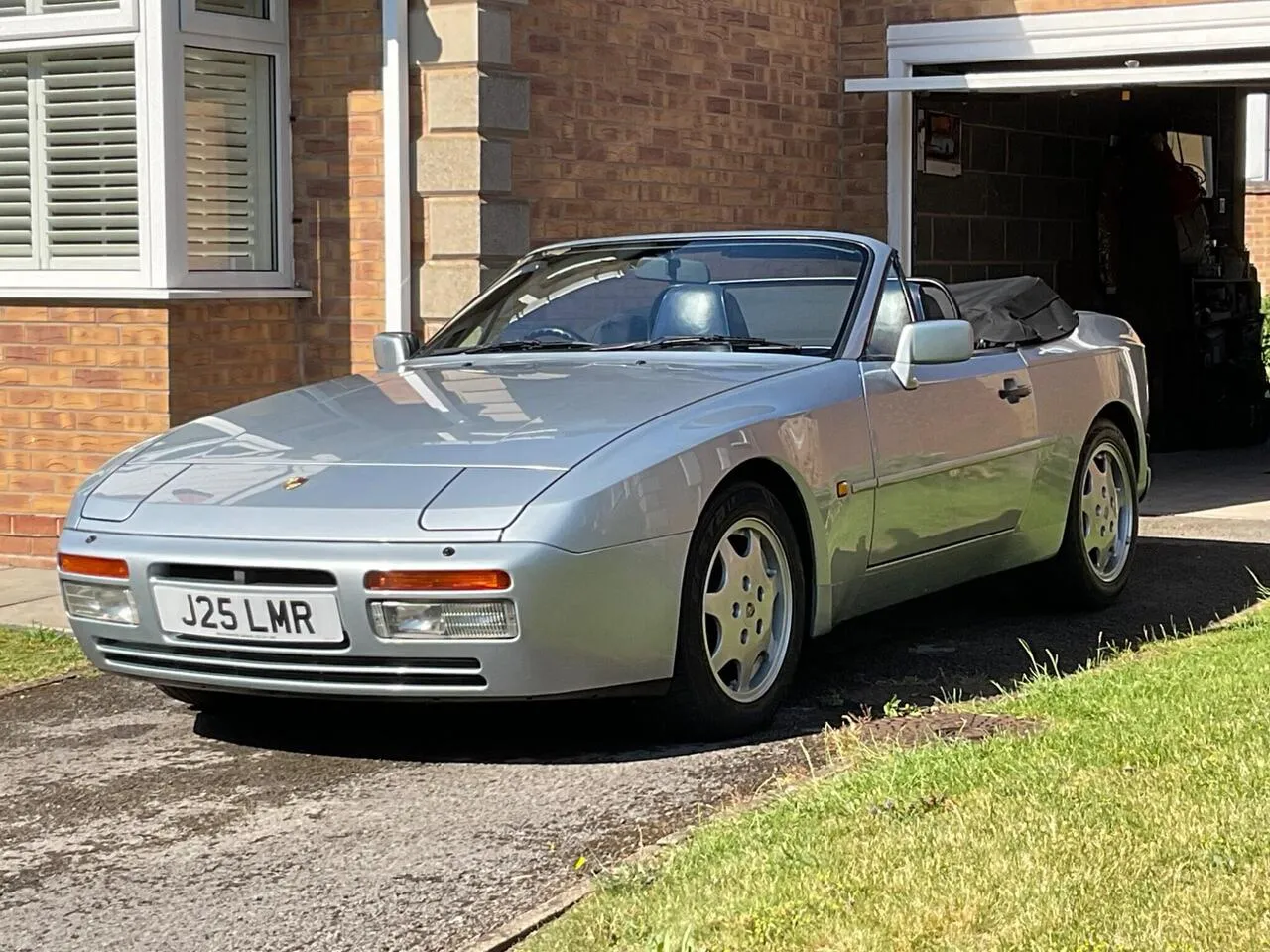 Porsche 944